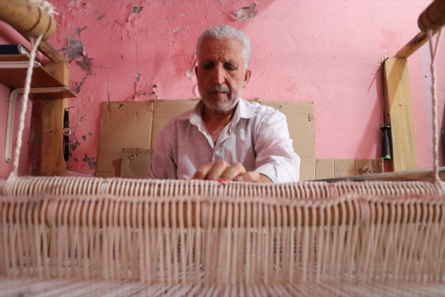 Siirt'in meşhur tiftik battaniyesine 50 yılını verdi